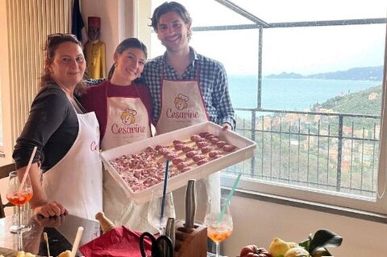 Lezione di cucina Italiana a domicilio con vista Portofino