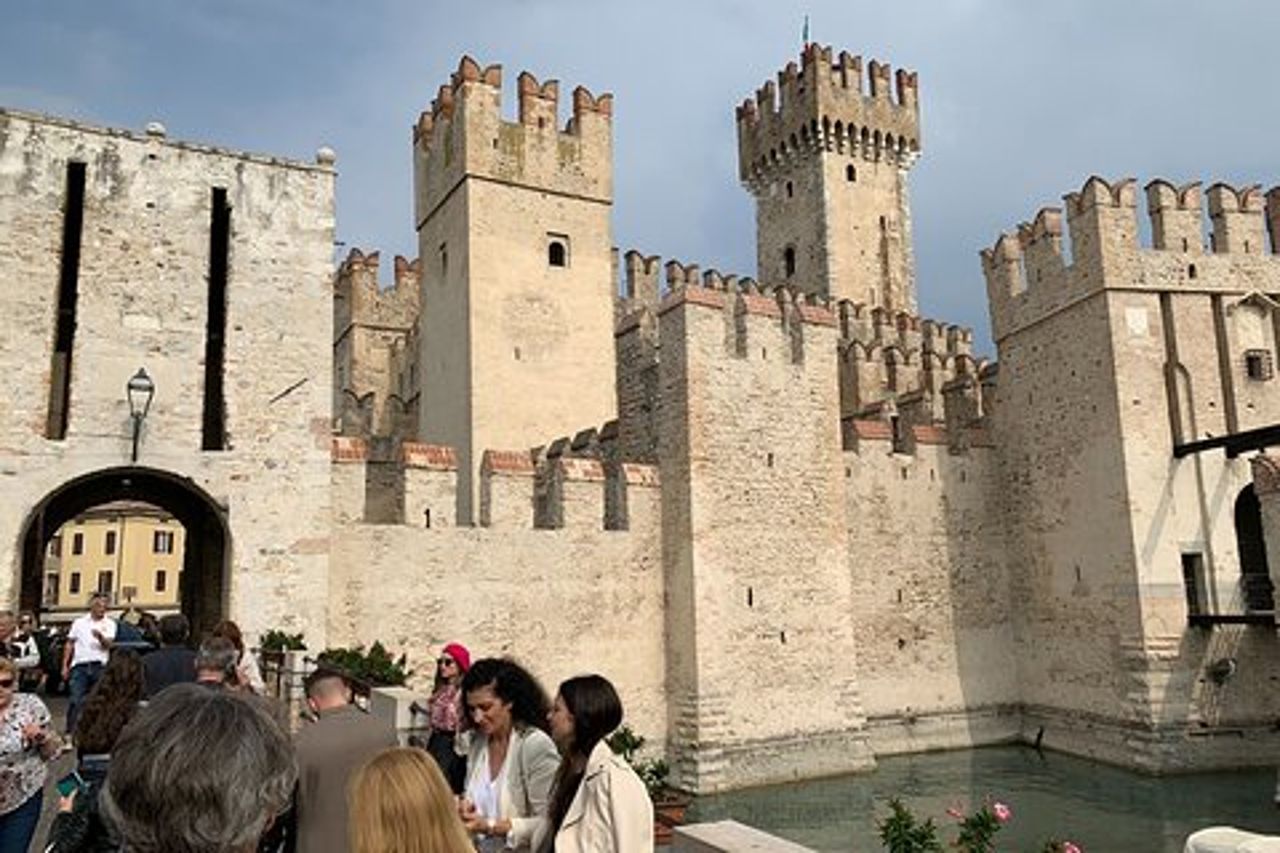 Escursione di mezza giornata sul Lago di Garda : Sirmione e visita di Borghetto