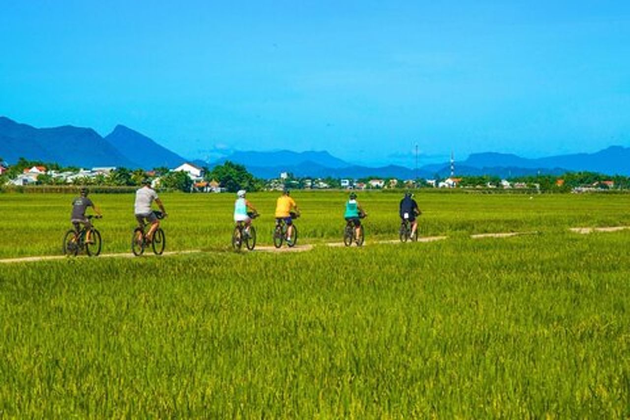 Tour privato in bicicletta di un giorno da Hoi An a mio figlio