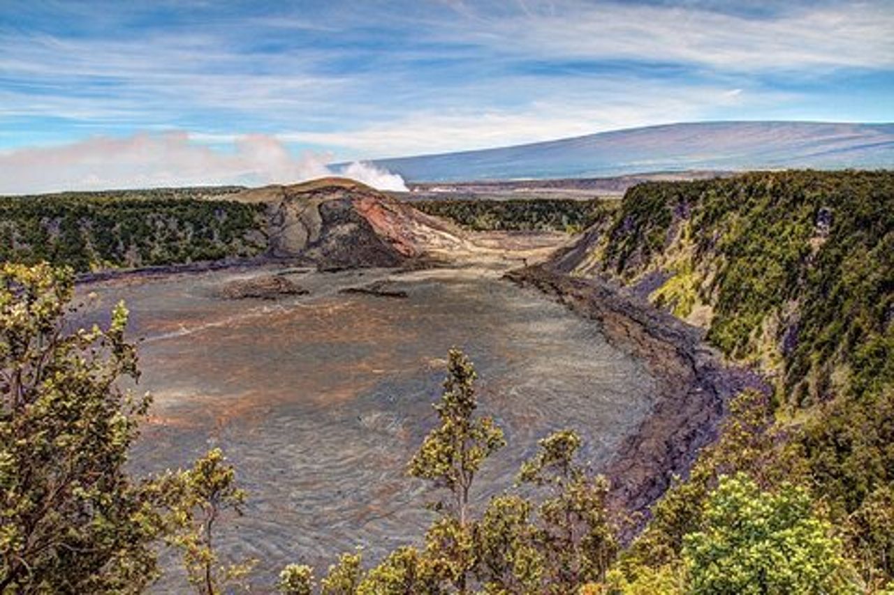 Tour alla scoperta del vulcano Hilo e delle cascate con approfondimenti locali