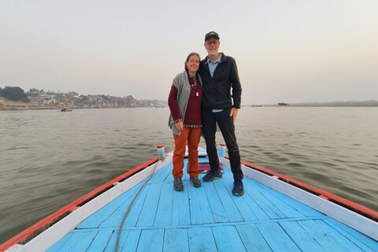 Giro in barca all'alba di Varanasi con tour a piedi