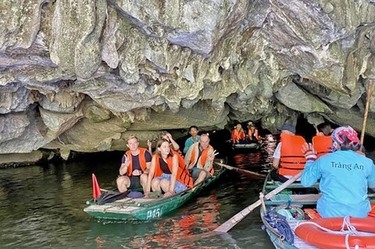 Tour di un giorno di Ninh Binh da Ha Noi: Hoa Lu - Tam Coc - Grotta di Mua