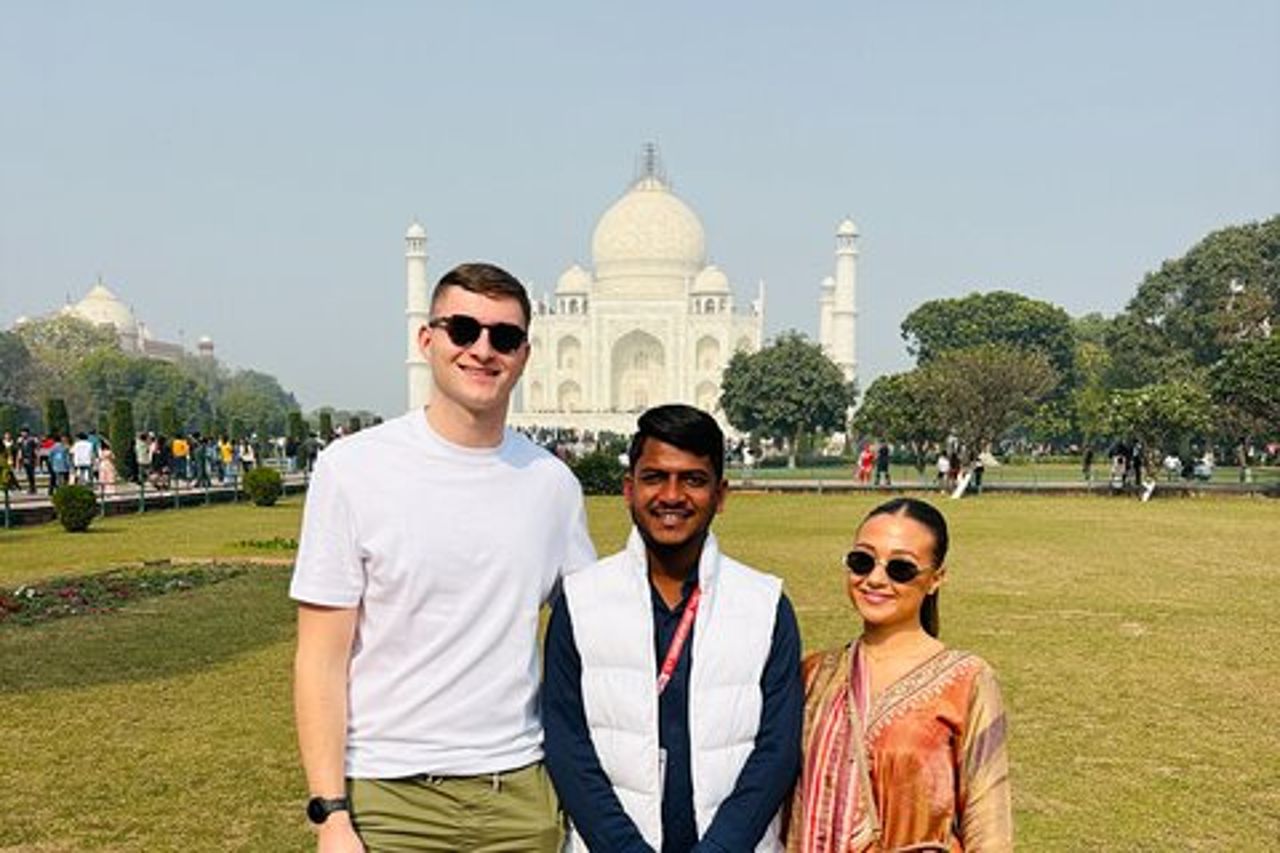 Tour del Taj Mahal all'alba da Delhi