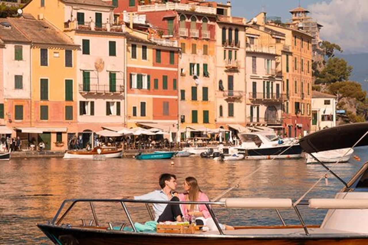 Tour in barca per piccoli gruppi a San Fruttuoso e Camogli