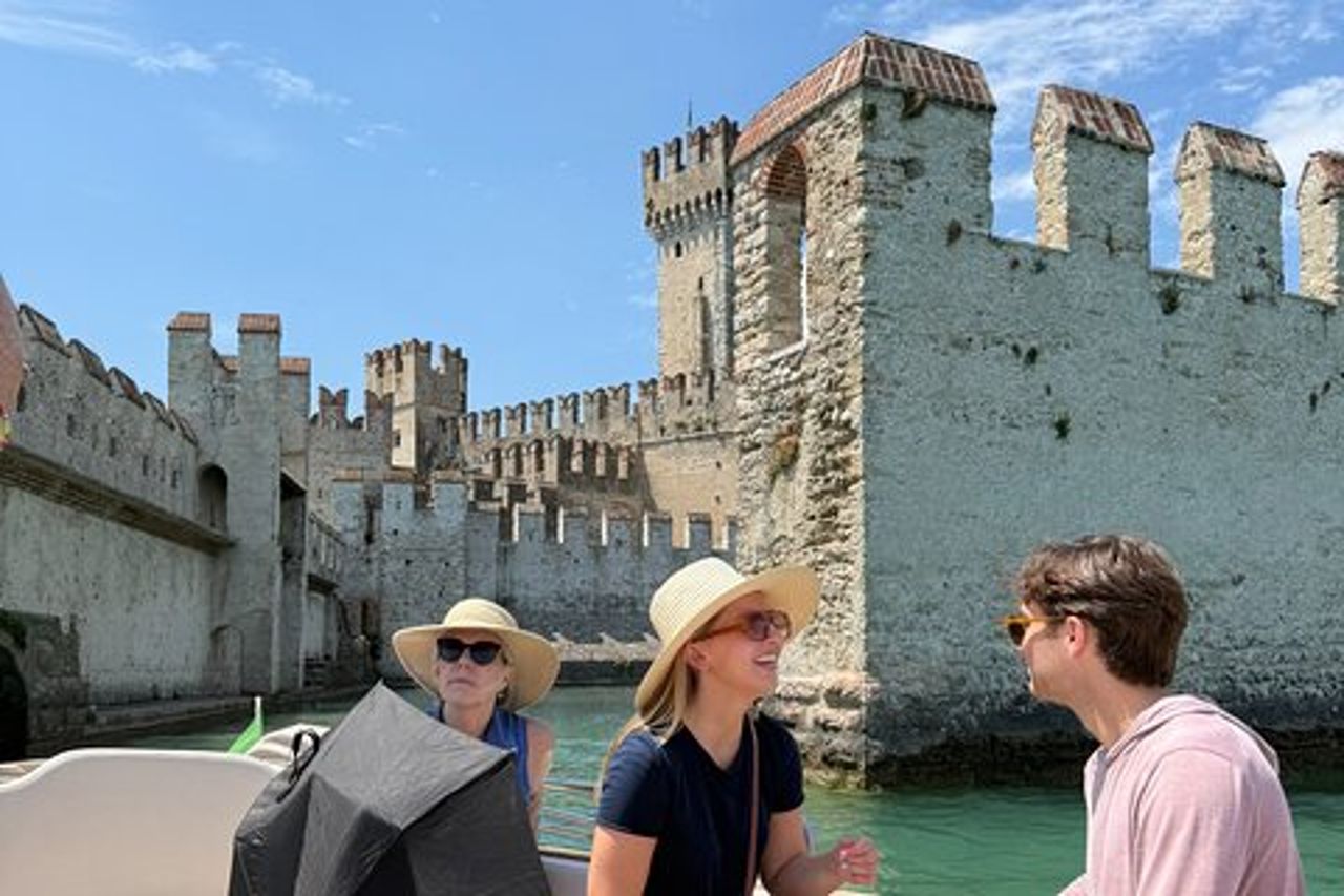 Sirmione prima della folla tour privato e giro in barca