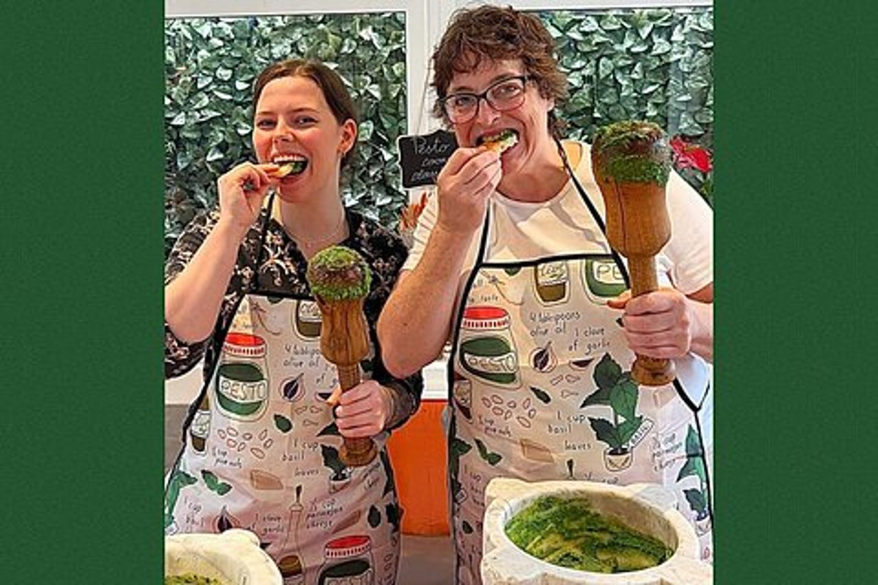 Lezione Pasta e Pesto con Campionessa Mondiale e Menù locale