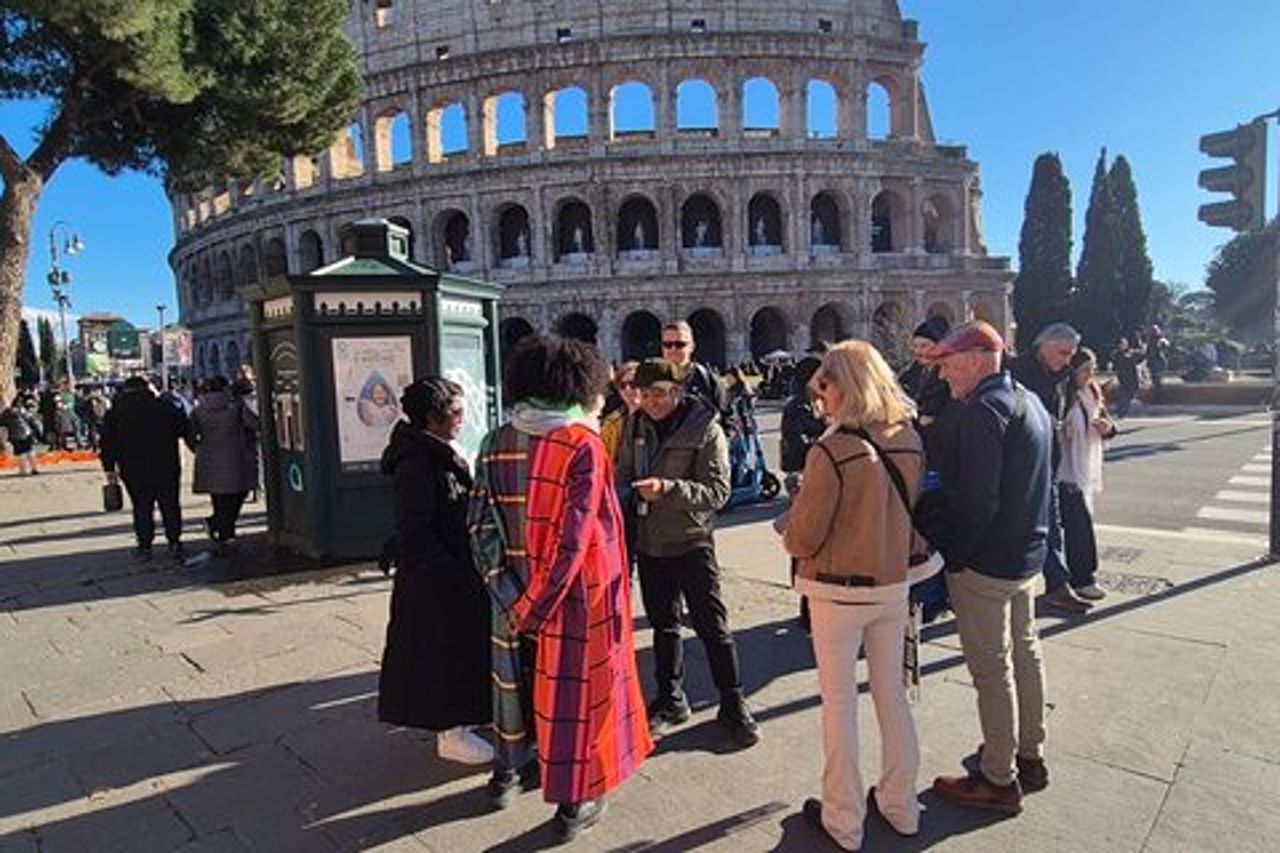 Tour privato guidato completo del Colosseo Foro Romano e Palatino