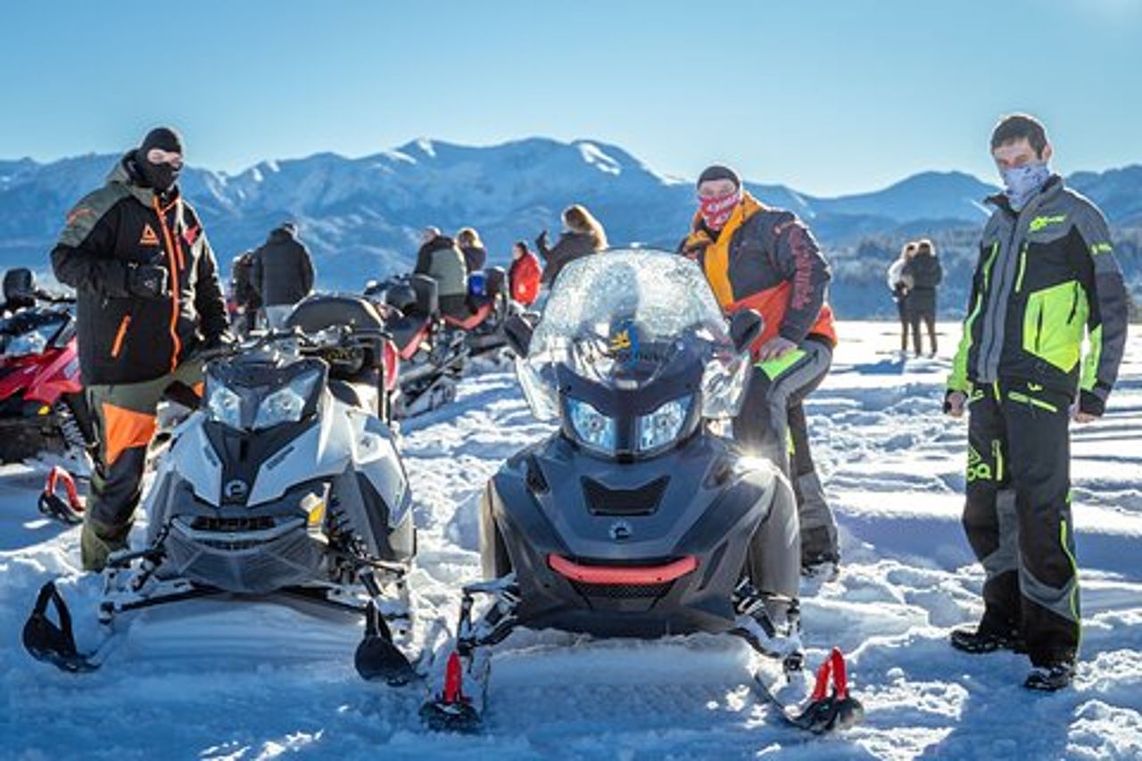 Da Cracovia Motoslitta con Piscine Termali e Hotel Pickup