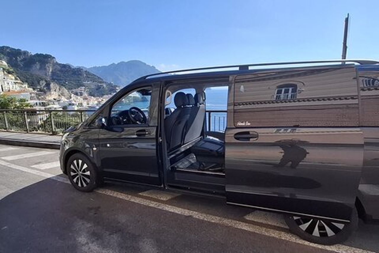 Tour privato della Costiera Amalfitana dagli hotel di Napoli o dal porto marittimo