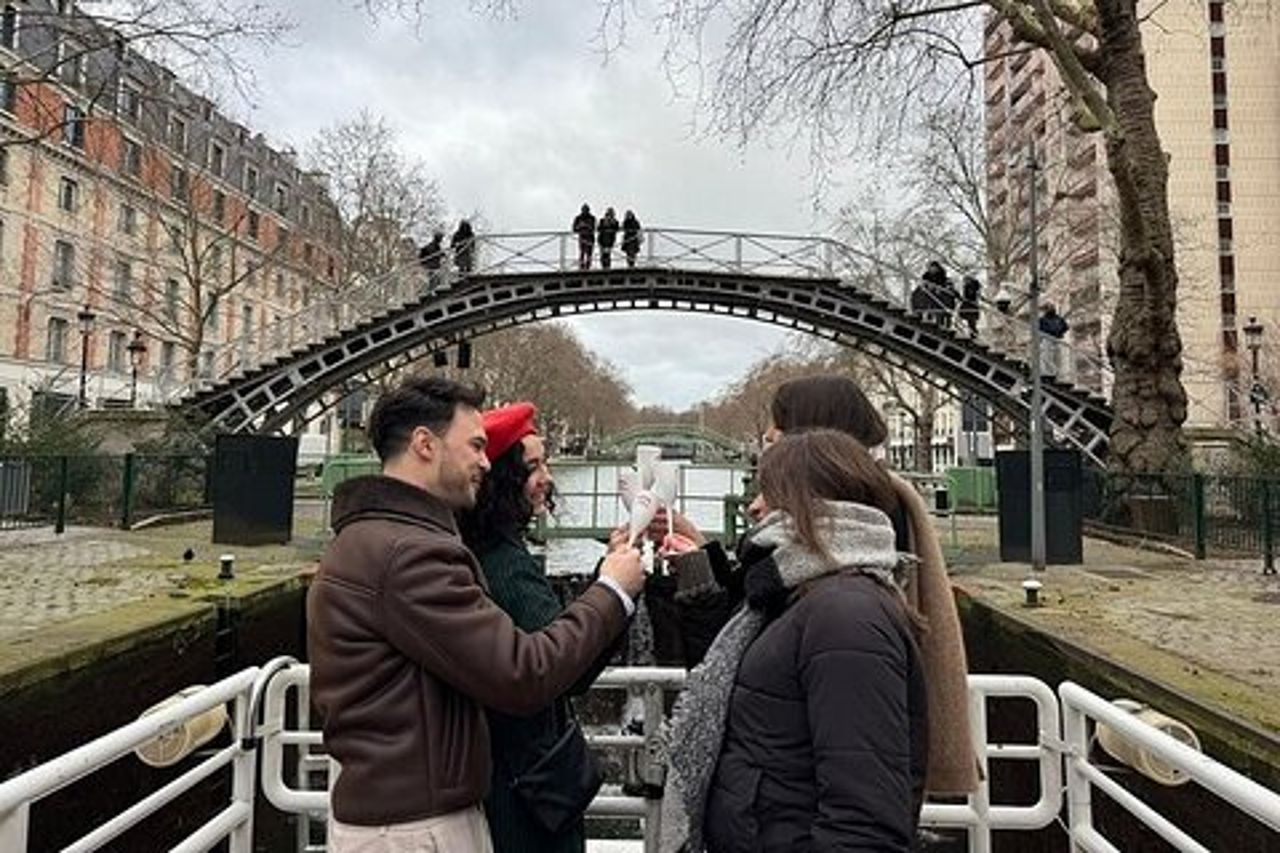 Crociera sullo champagne di Parigi sul Canal St Martin e sulla Senna