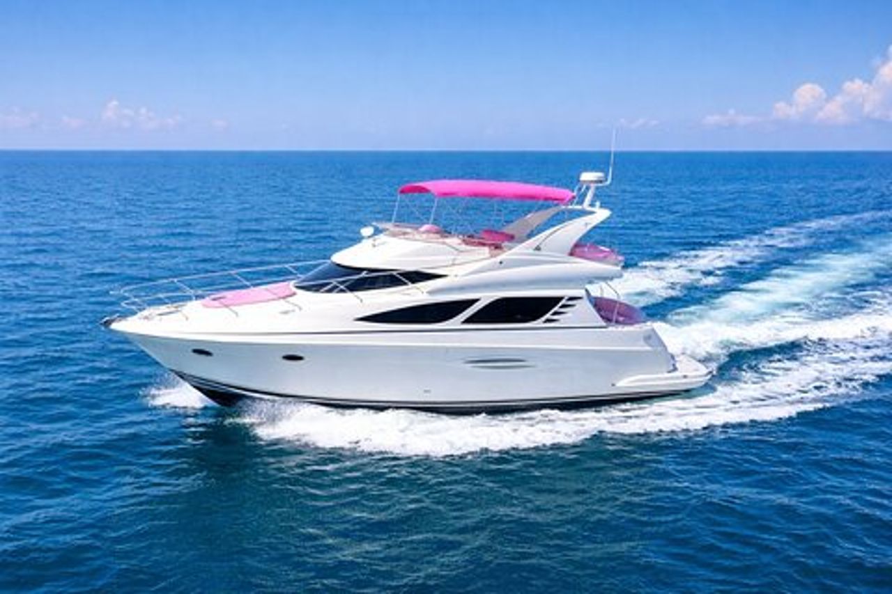 Crociera e vela a Miami da 50 piedi | + 2 moto d'acqua | Noleggio yacht rosa