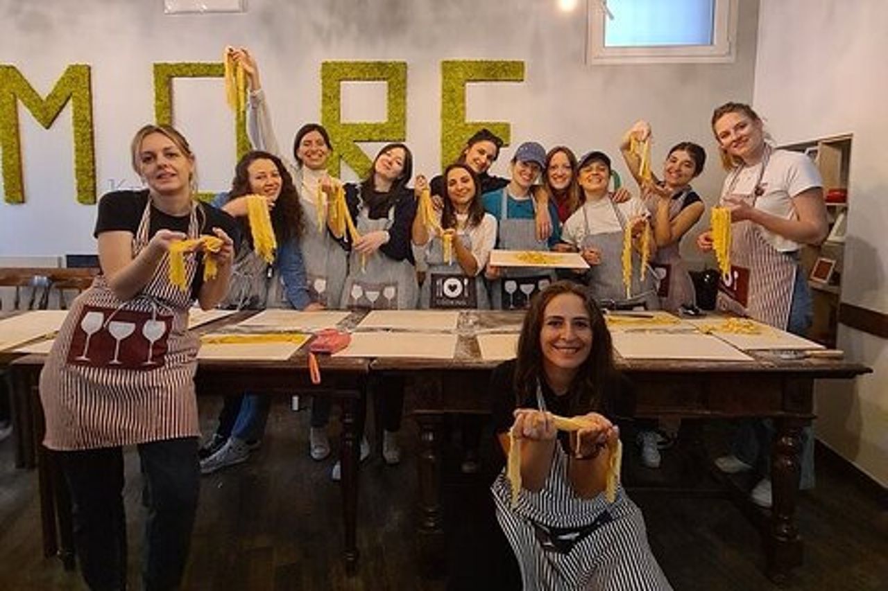Rome Pasta & Tiramisù Cooking Class vicino Piazza di Spagnolo