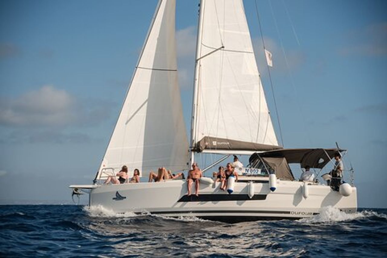 Tour privato in barca a vela a Favignana e Levanzo da Trapani