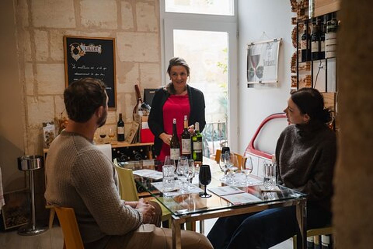 Degustazione di vini bianchi bordolesi Abbinamento vino e formaggio