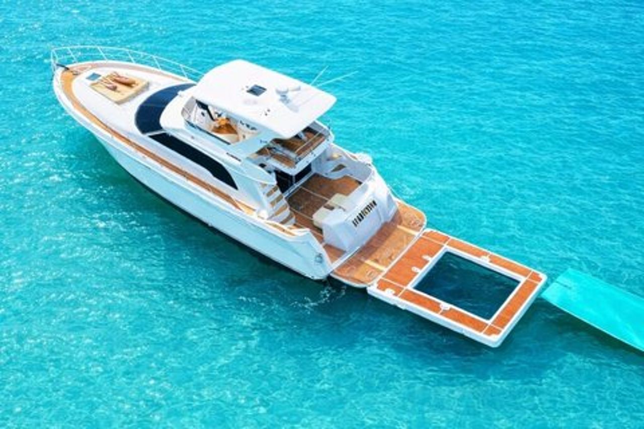 Noleggio yacht 60 ft + 2 moto d'acqua | Tour privato in barca