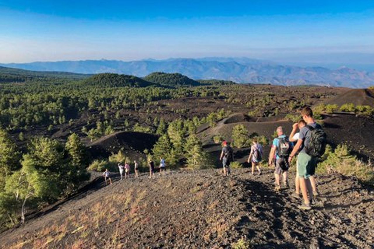 Tour Etna e Gole dell’Alcantara – Trekking, Grotta Lavica e Fiume