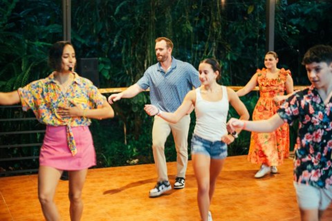 Lezione di ballo latino a La Fortuna Arenal con bevanda inclusa