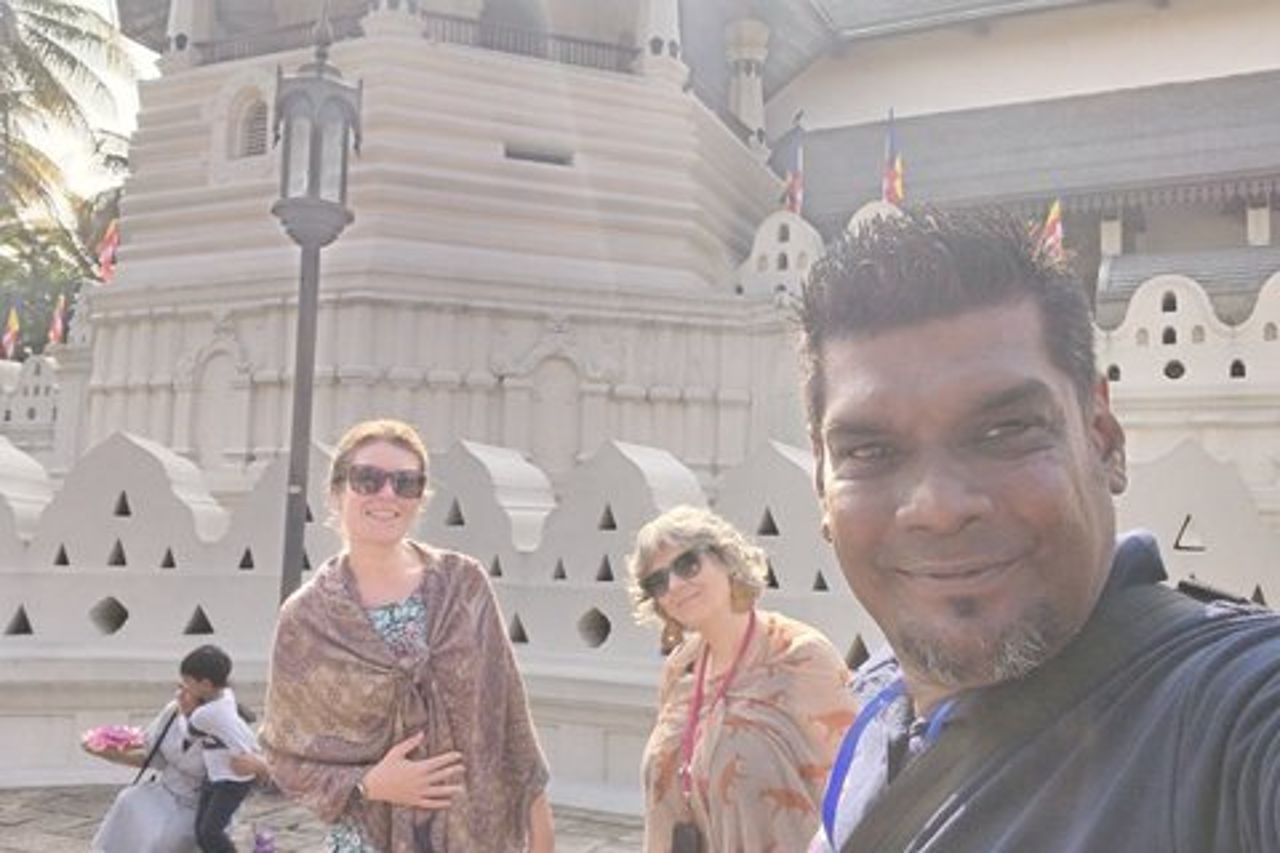 Tour privato e personalizzabile della città di Kandy con Guida-autista locale