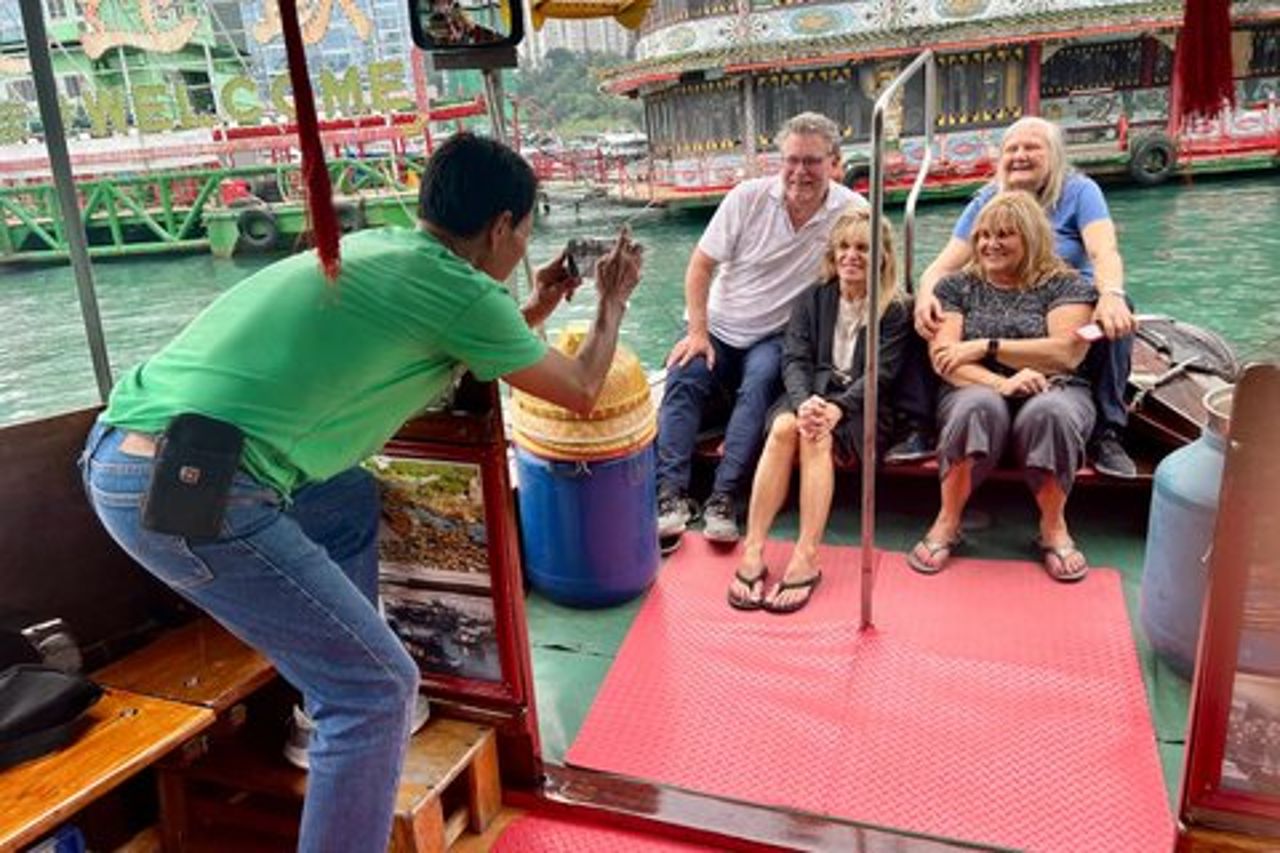 Esplora Hong Kong: tour di gruppo di Aberdeen + Public Housing Estate
