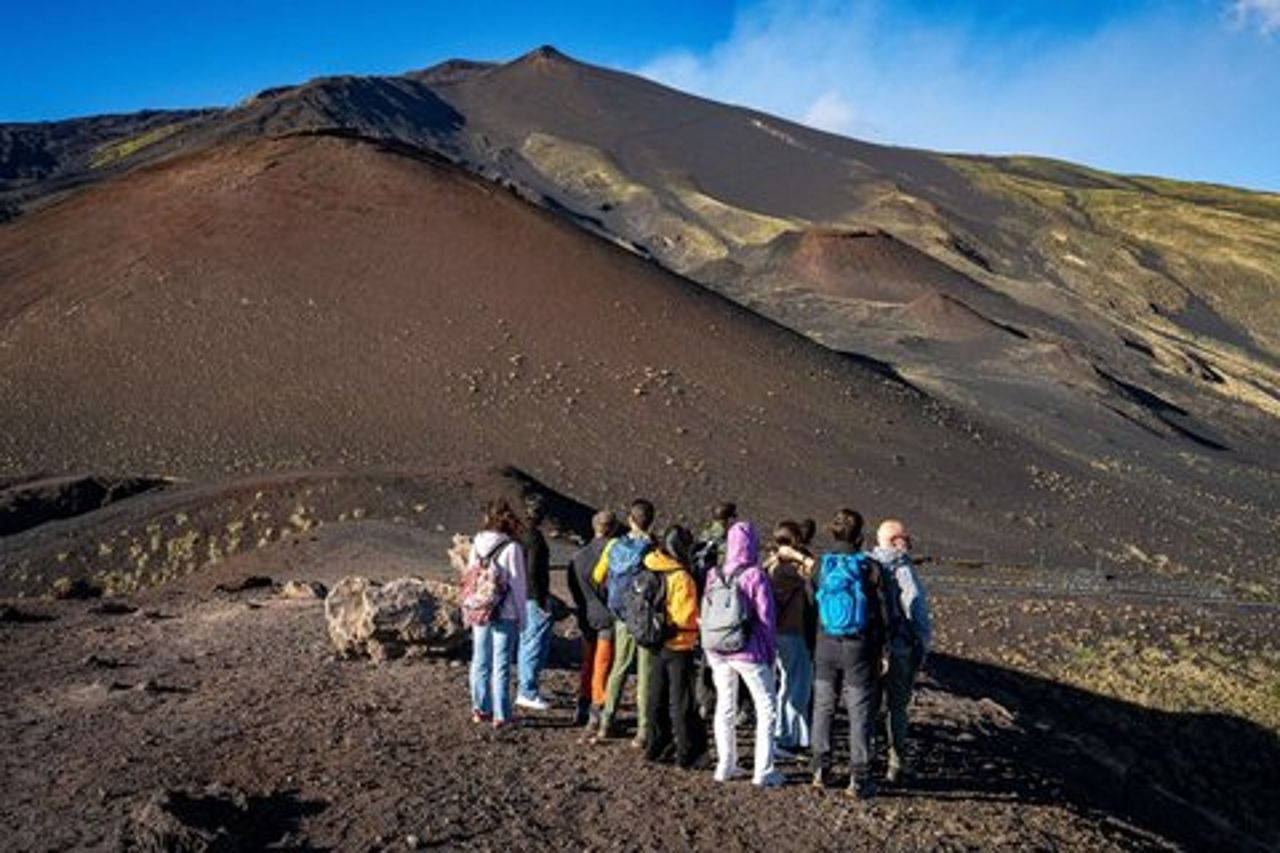 Incredibile tour mattutino dell'Etna con pick-up e drop-off da Catania