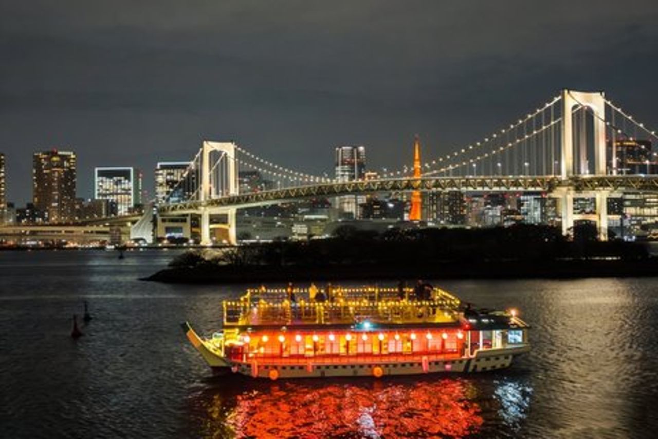 Crociera con cena a Tokyo Yakatabune:Sukiyaki, opzione Show&Tokyo Tower