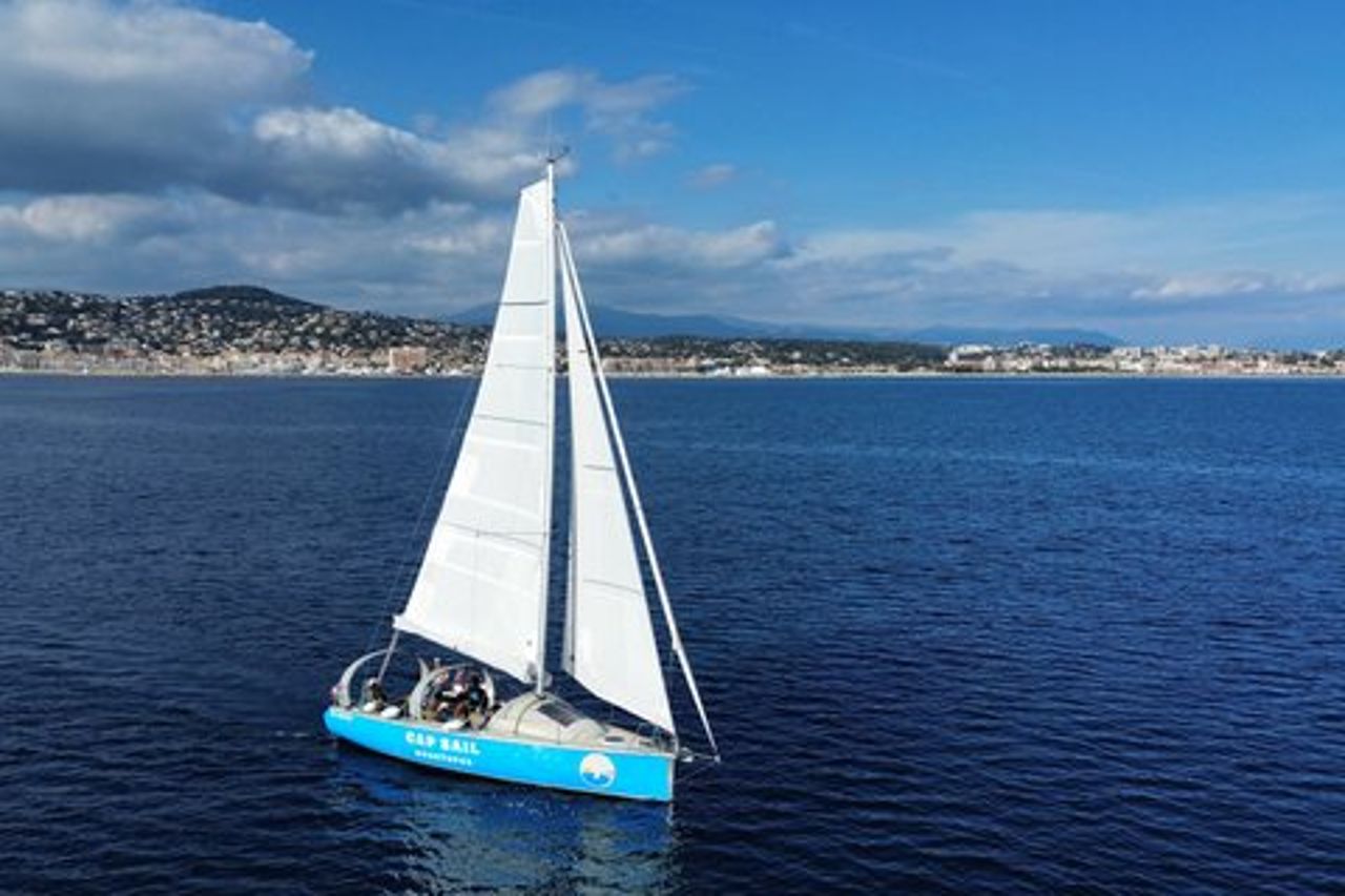 Antibes: scopri l'arte della vela in una crociera panoramica