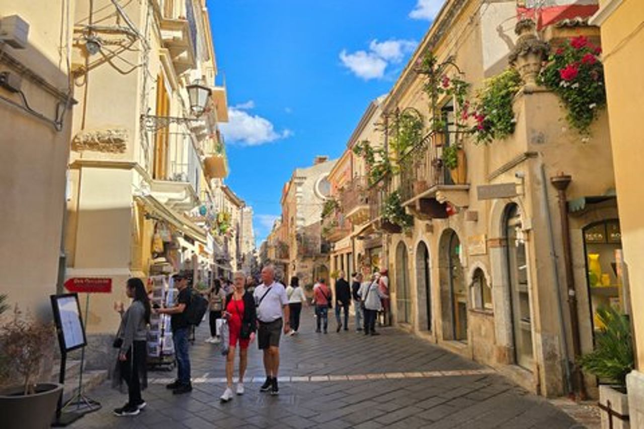 Taormina con teatro greco e Castelmola da Catania Tour