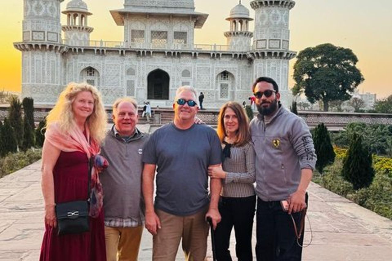 Tour guidato: Taj Mahal e Forte Rosso da Mumbai Volo ad Agra