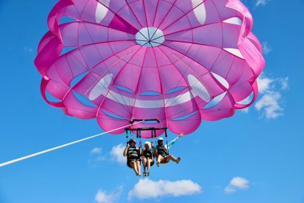 Esperienza di parasailing a Clearwater Beach