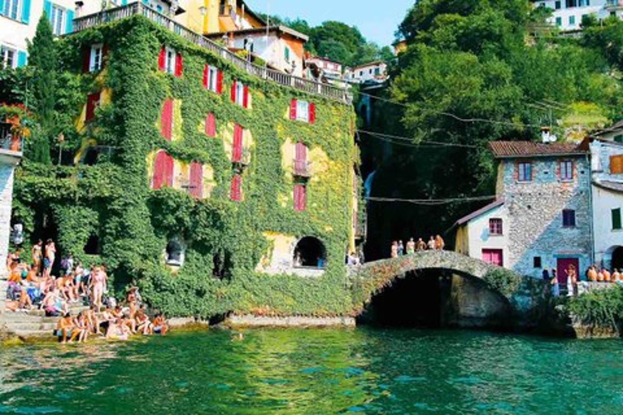 3 ore Tour privato in barca da Como alla Cascata di Nesso