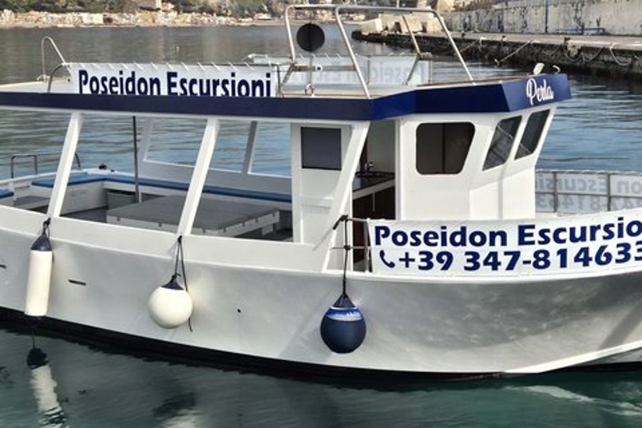 Tour privato in barca Taormina Isola bella, con aperitivo