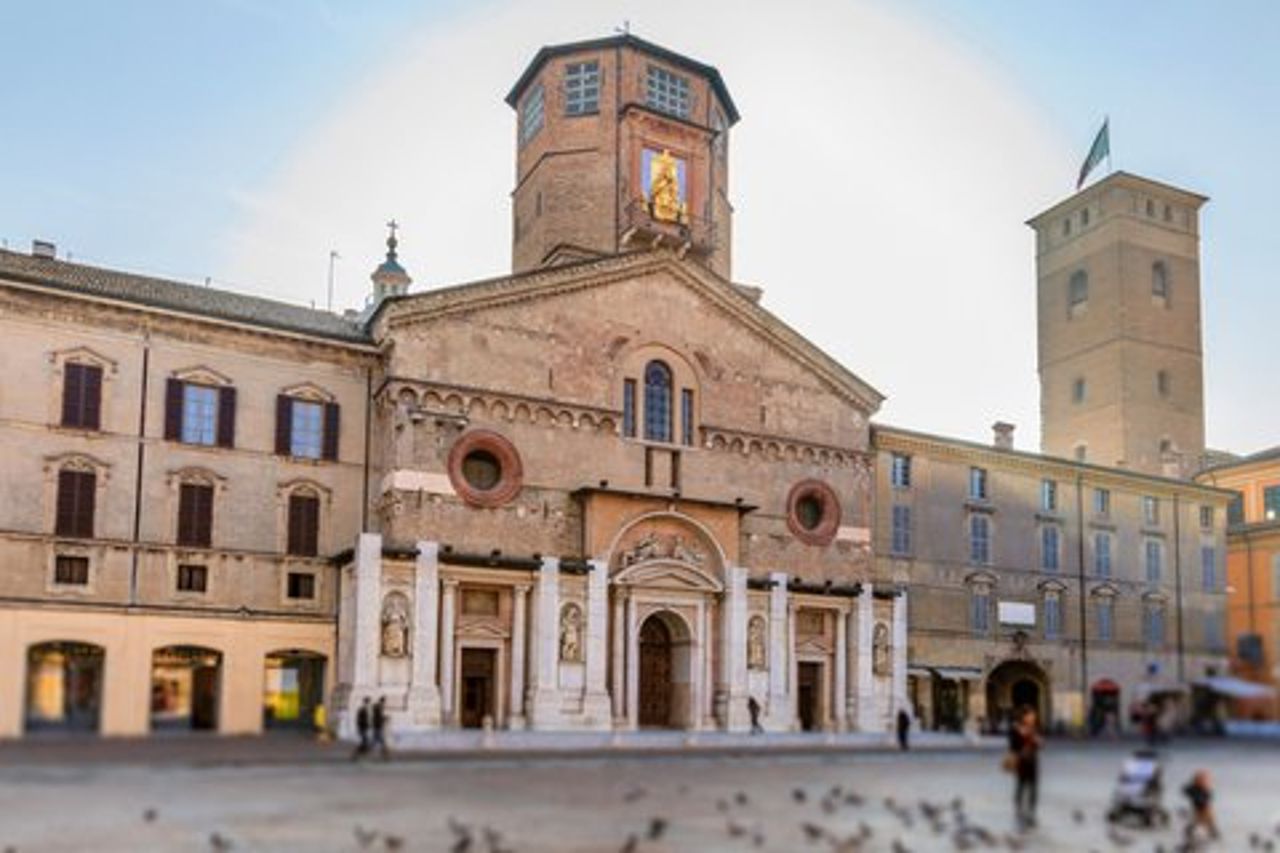 Tour guidato a piedi di Reggio Emilia con degustazioni di cibo