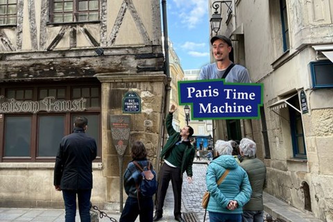 Paris Time Machine! Una prospettiva locale (Tour a piedi Inglese)