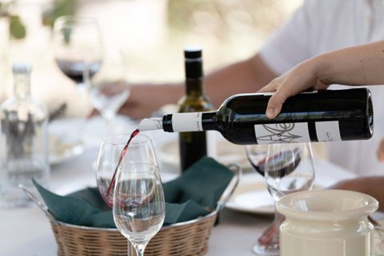 Tour della cantina e degustazione di vini con formaggi e salumi