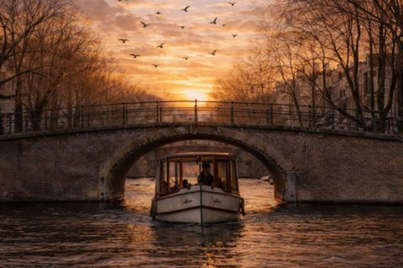 Crociera serale sui canali di Amsterdam (tramonto) con Guida Live e Bar