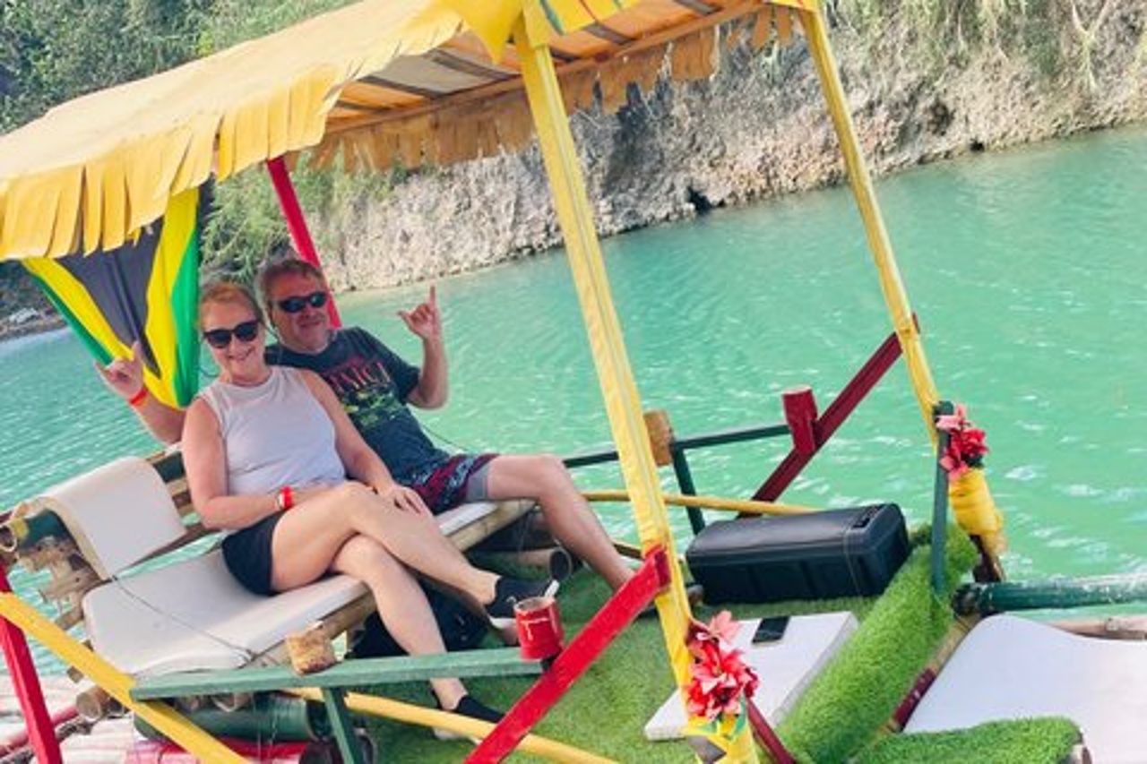 Ocho Rios Blue Hole e Bamboo Rafting