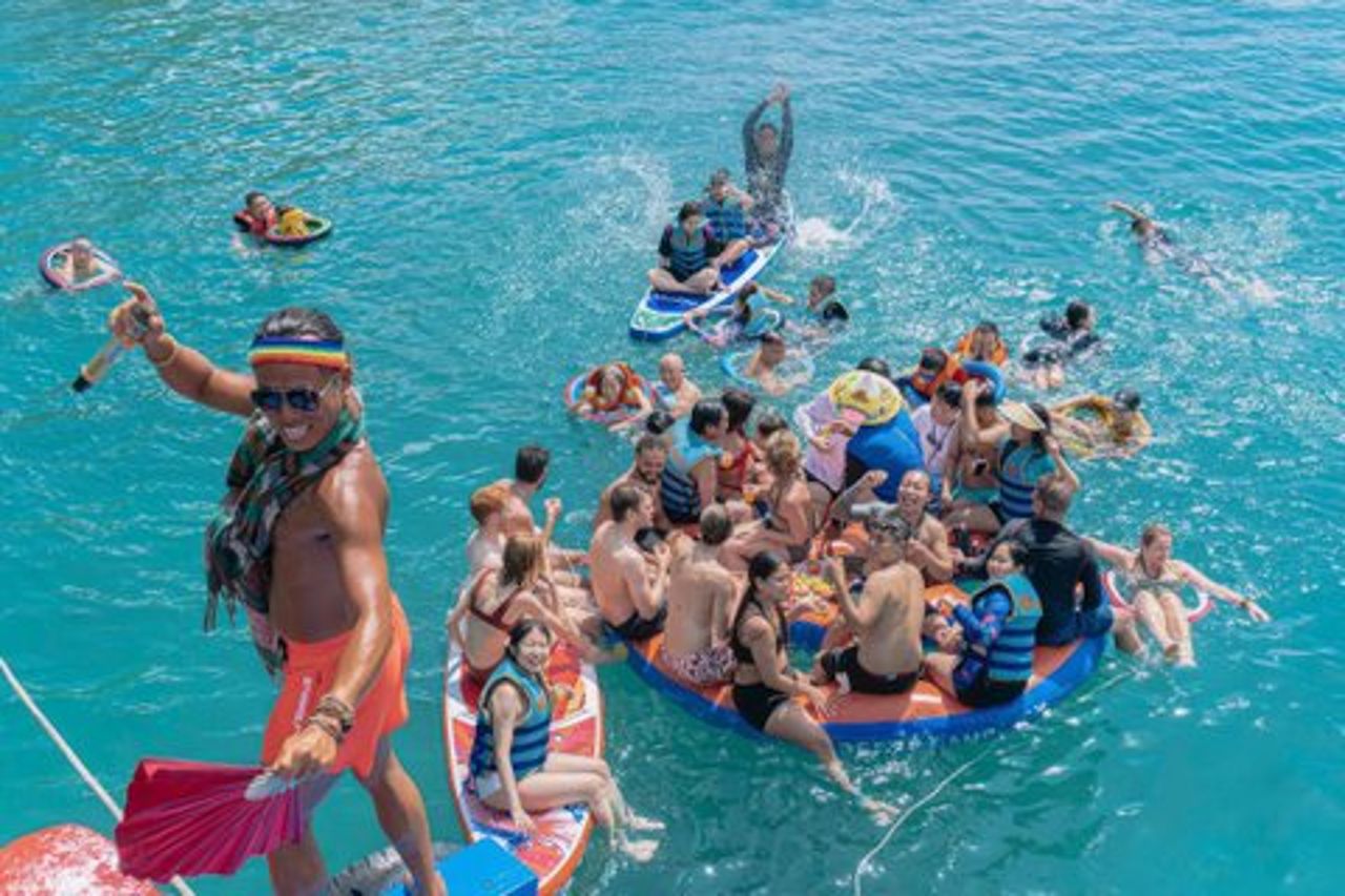 Snorkeling alla barriera corallina e festa al bar galleggiante di Nha Trang