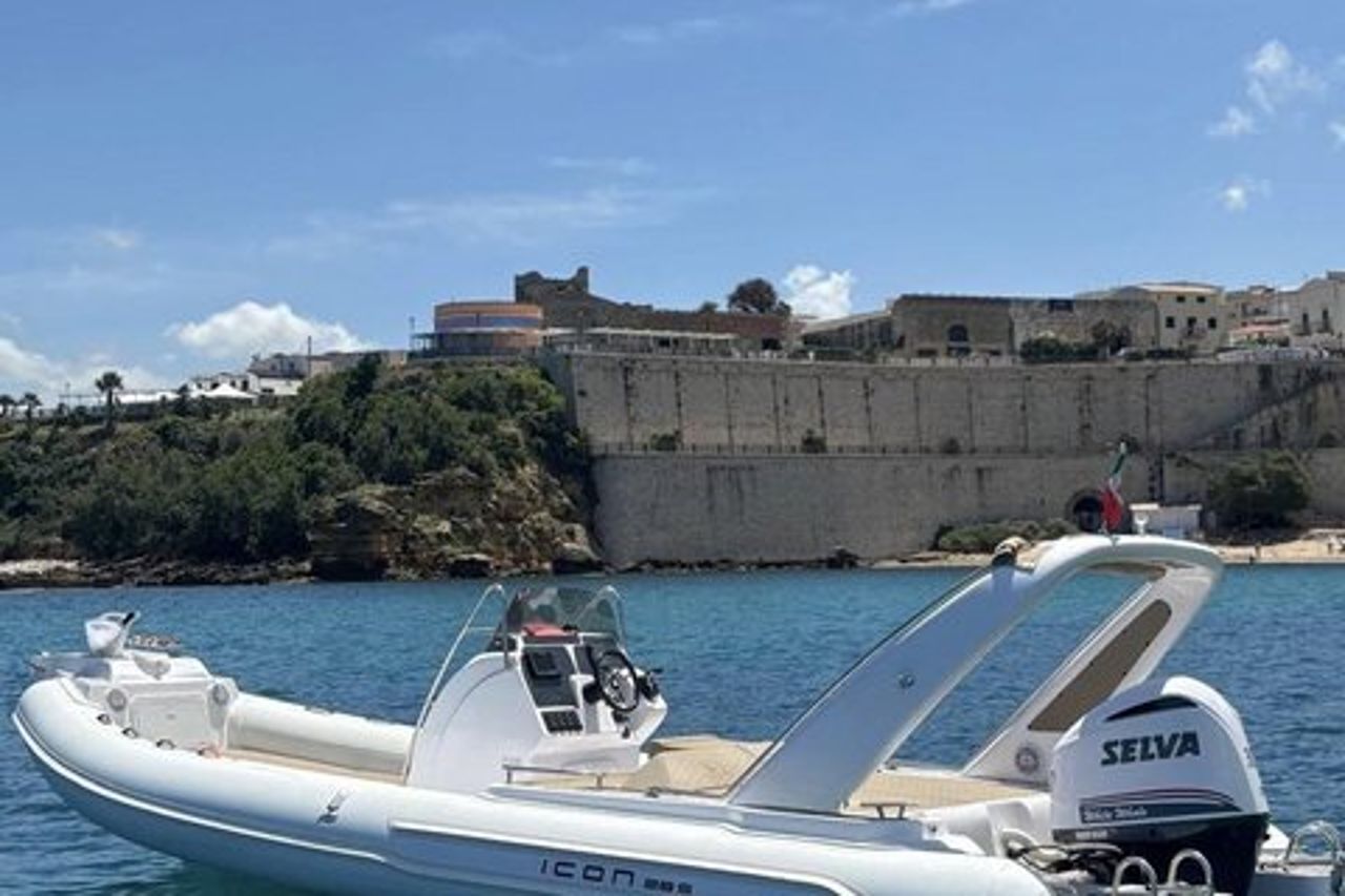 Noleggio Gommone da 8.60mt con patente nautica