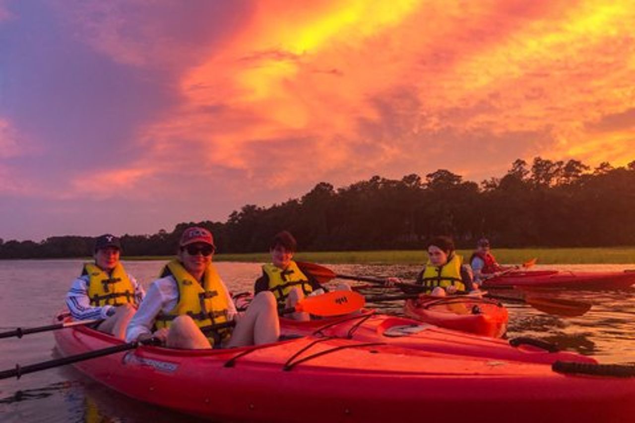 Avventura naturalistica guidata in kayak al tramonto