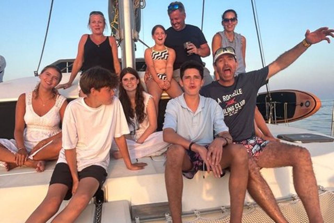 Catamarano 3 ore di esperienza di nuoto e vela a Manilva, incluse tapas e drink Dolphin