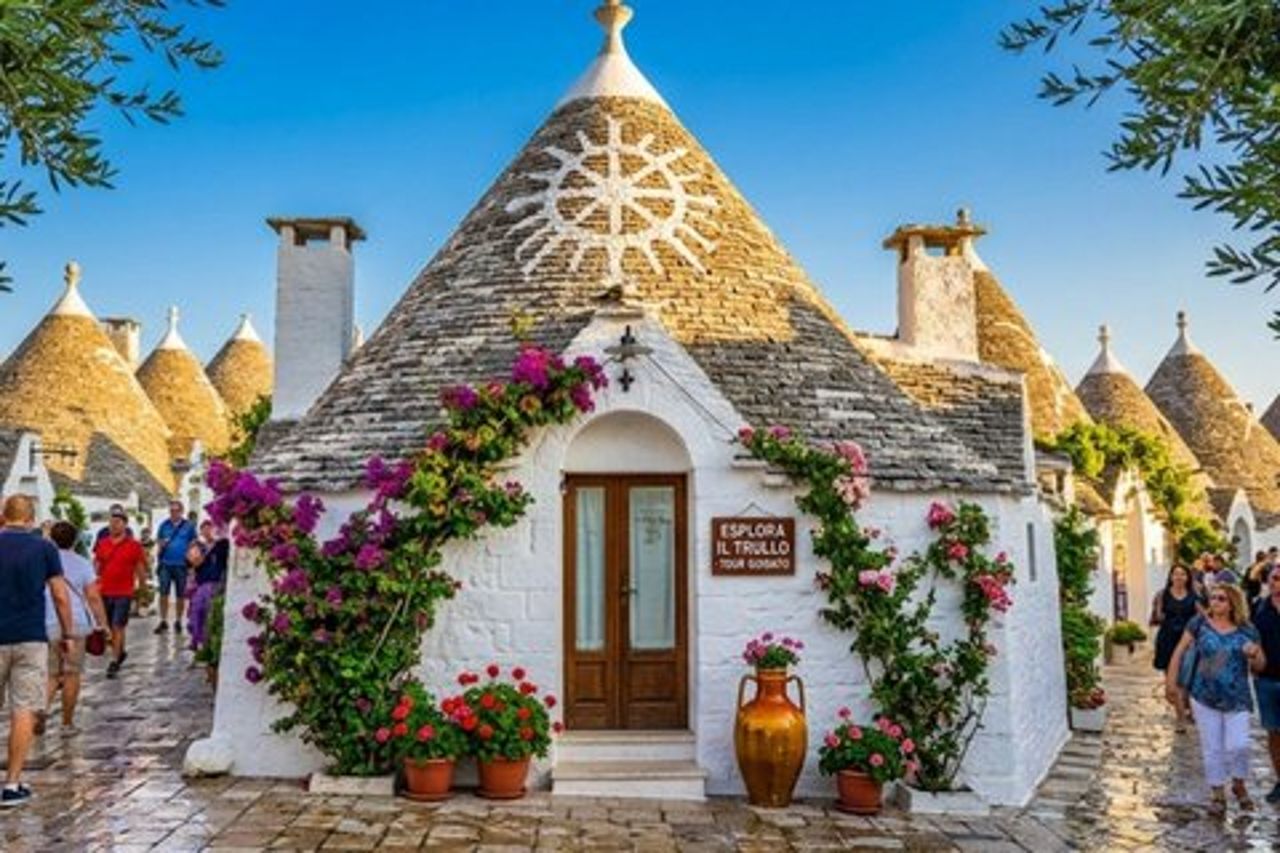 Brindisi: Alberobello, Locorotondo, Ostuni, guided tour & Brunch