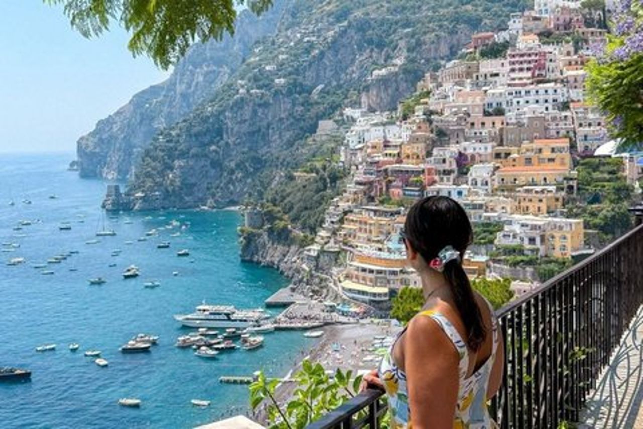 Tour condiviso della Costiera Amalfitana in Minivan 8 pax da Sorrento