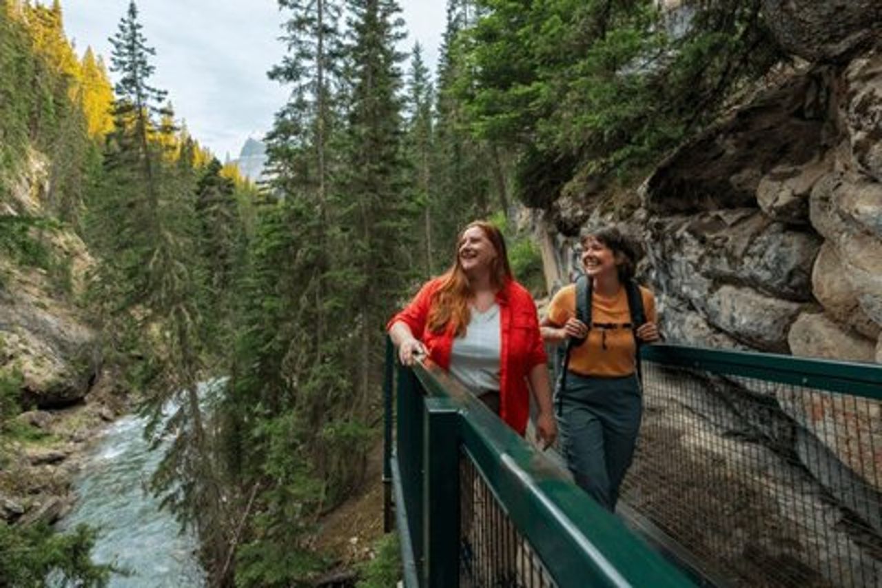 Lake Louise, Moraine Lake, Johnston Canyon @ Banff, Canmore, California