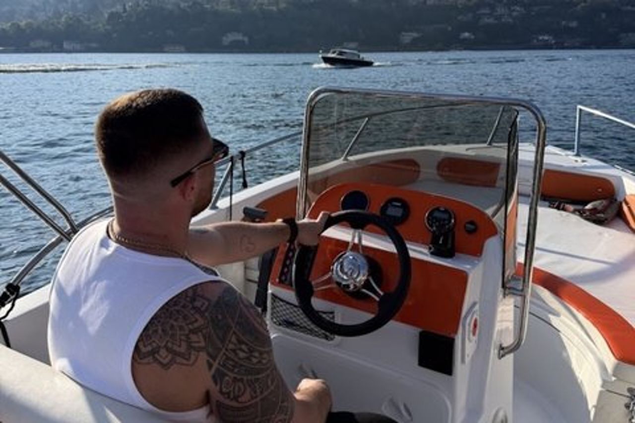 Tour del Lago di Como : noleggio barche senza patente