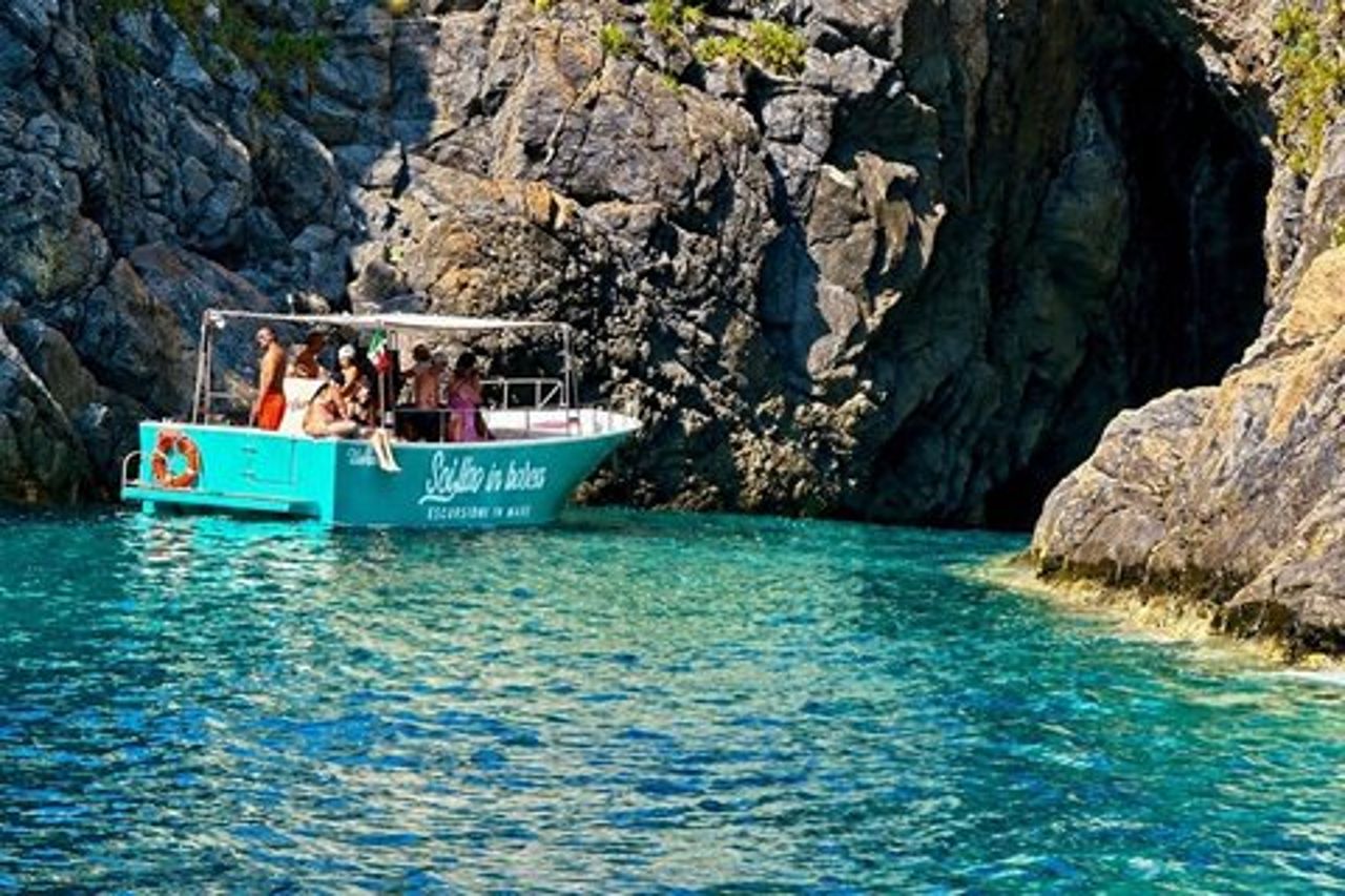 Tour di Scilla e Grotte di Bagnara-Partenza: Torre Faro (Messina)