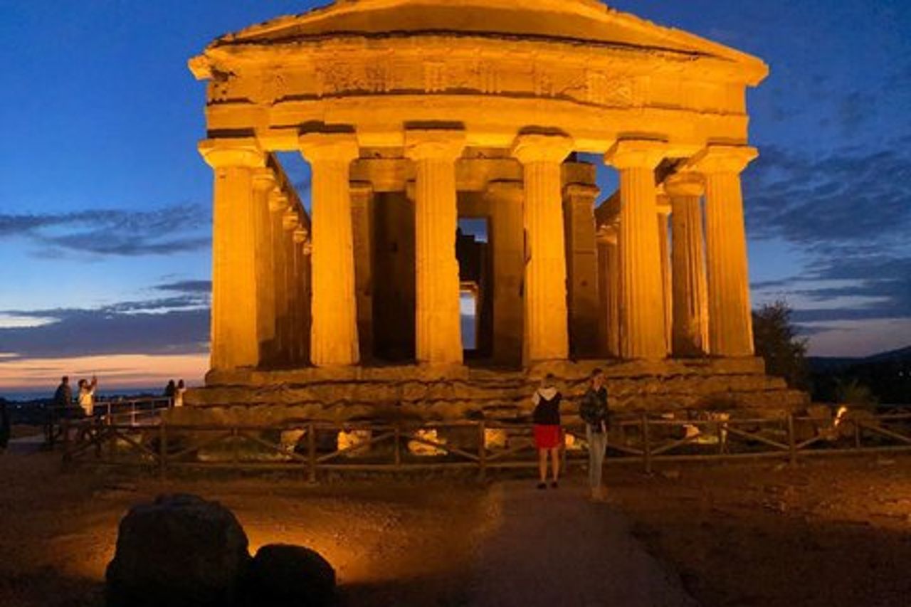 Tour al tramonto della Valle dei Templi con biglietto salta fila