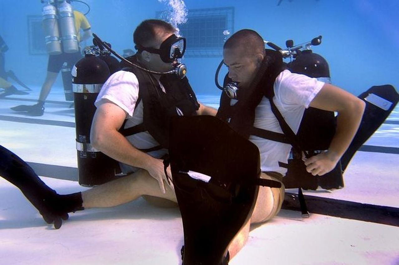 Scopri Scuba Diving a Falmouth