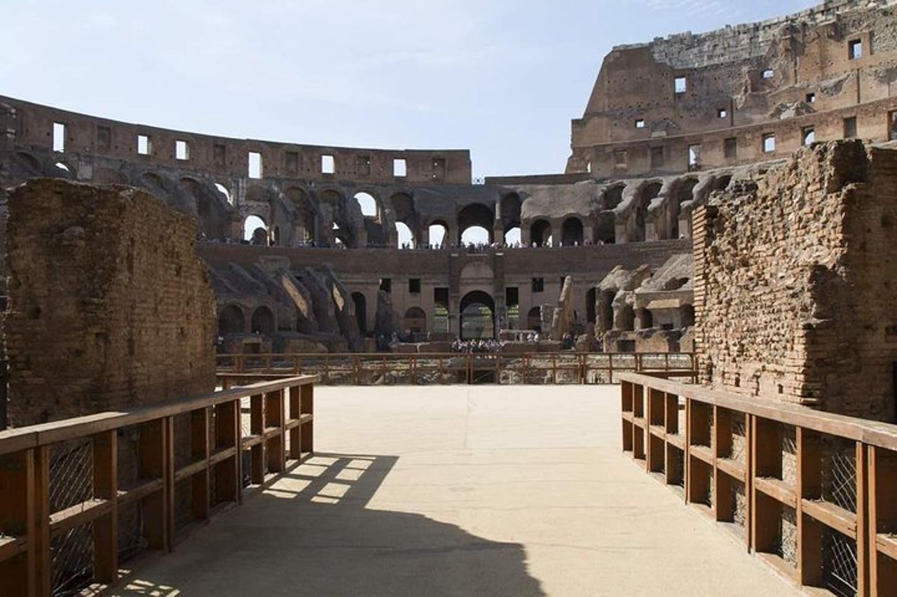 Tour privato del Colosseo con accesso all'Arena — 2