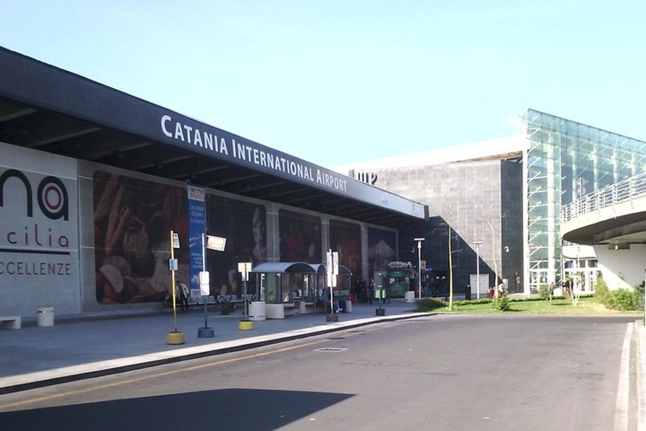 Trasferimento privato da e per l'aeroporto di Catania
