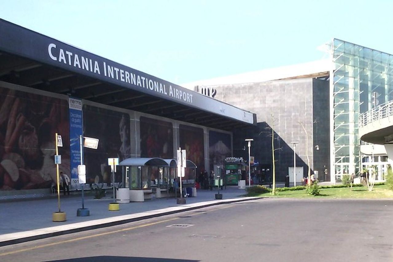 Trasferimento dall'Aeroporto di Catania a Taormina e Dintorni